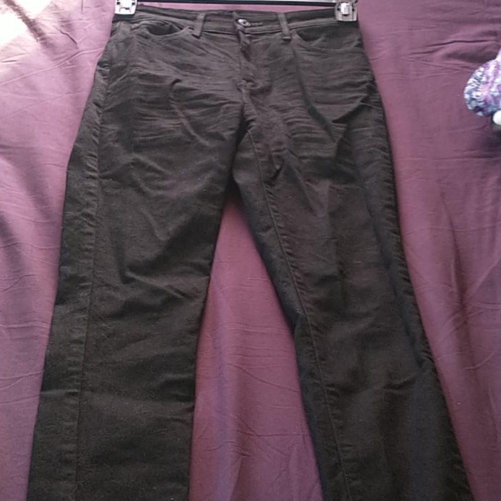 Black High Rise Levi's - Picture 5 of 6
